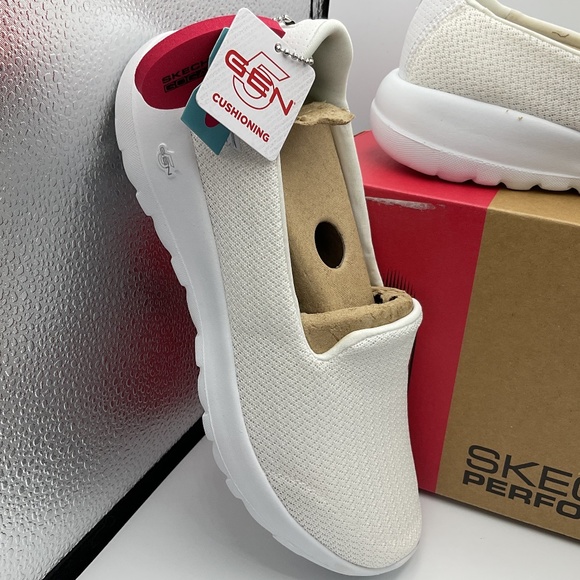 NWT Skechers Performance White Go Walk Shoes With Box - Picture 4 of 10